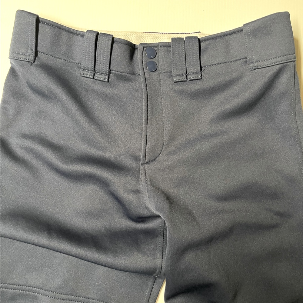 Mizuno women’s softball pants. Navy blue, size medium.  Great used condition.